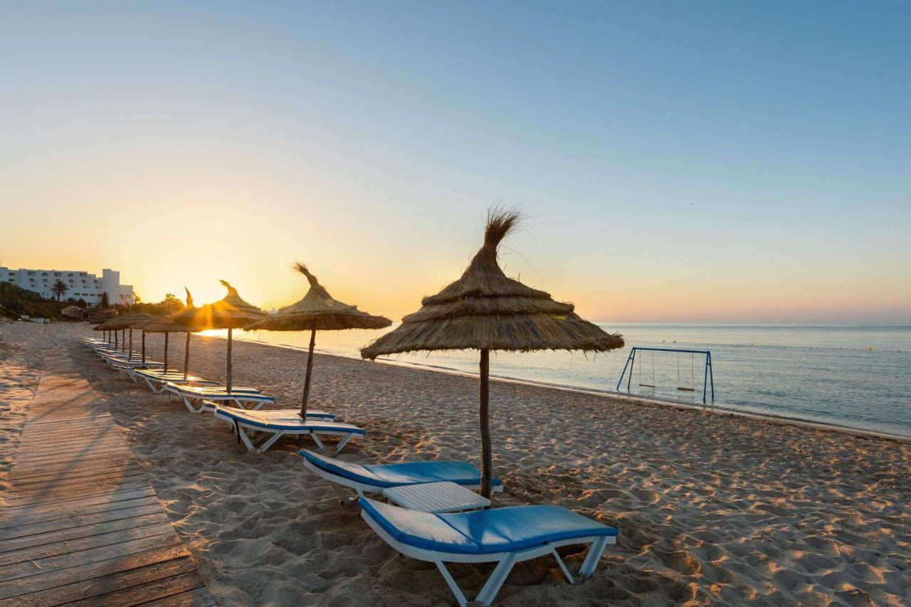 Radisson Blu Resort & Thalasso Hammamet Eksteriør billede Sunset at the beach of Portals Nous