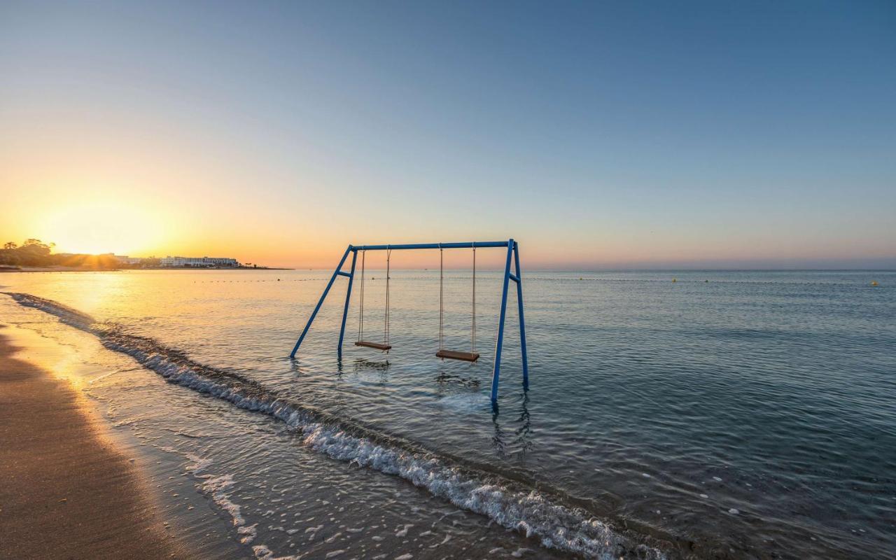 Radisson Blu Resort & Thalasso Hammamet Eksteriør billede Sunset at the beach