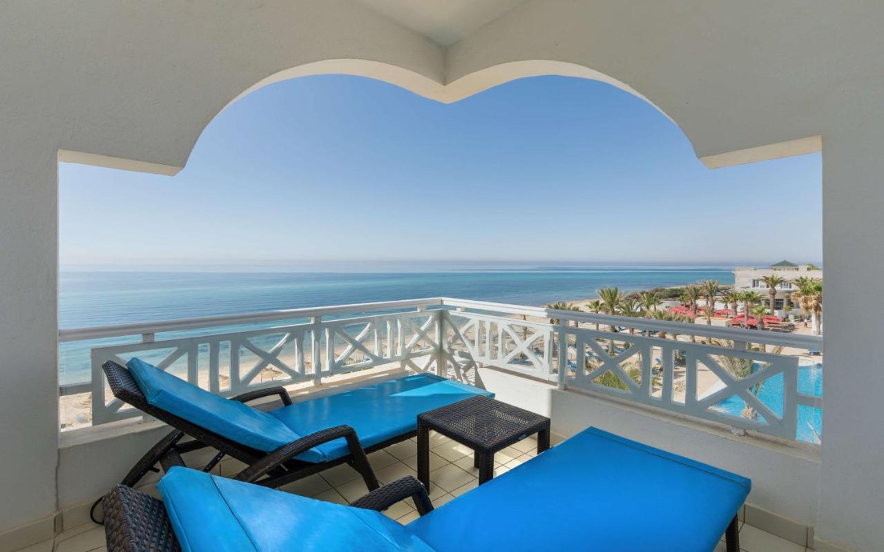 Radisson Blu Resort & Thalasso Hammamet Eksteriør billede Balcony of a suite at the Hilton Sharm El Sheikh Resort