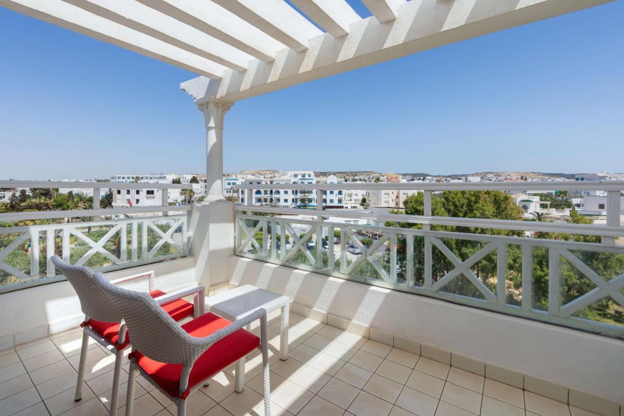 Radisson Blu Resort & Thalasso Hammamet Eksteriør billede A balcony