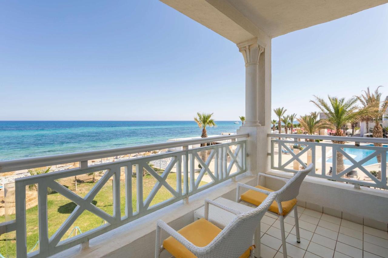 Radisson Blu Resort & Thalasso Hammamet Eksteriør billede Balcony of a hotel room