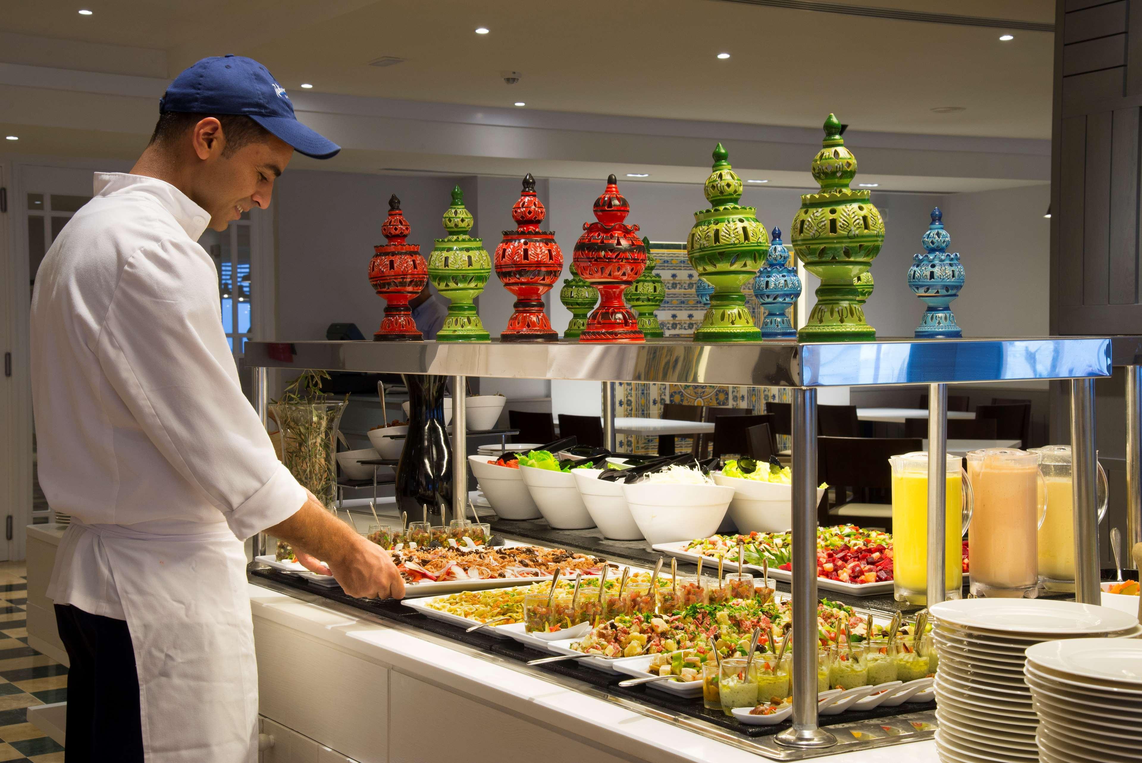 Radisson Blu Resort & Thalasso Hammamet Eksteriør billede A buffet at a hotel
