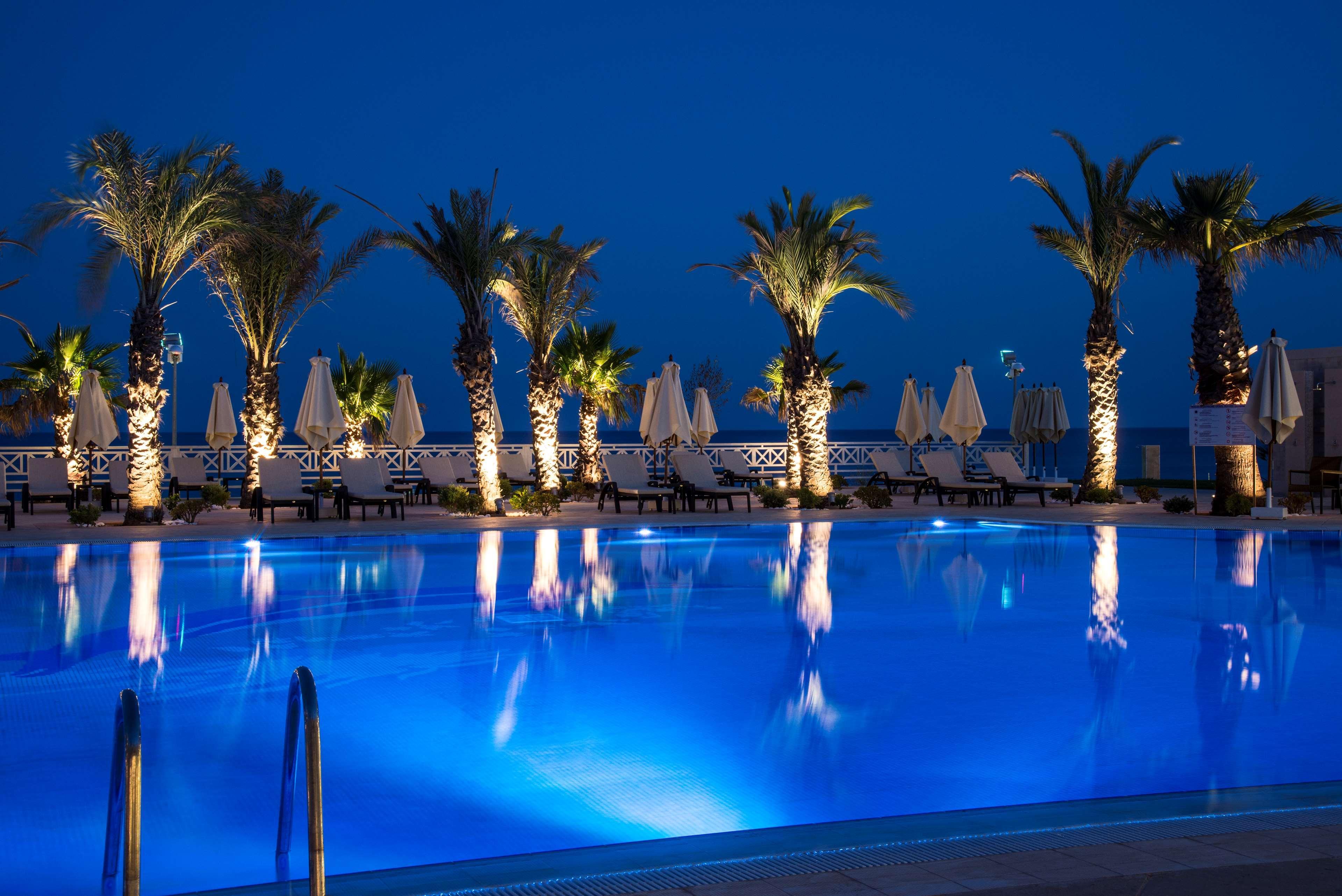 Radisson Blu Resort & Thalasso Hammamet Eksteriør billede The pool at the hotel